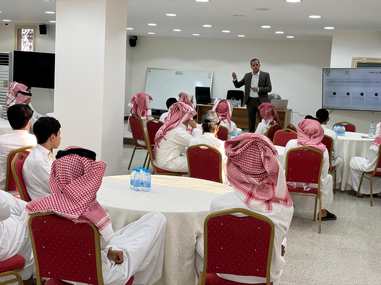دورة تدريبية مجانية لابناء الاسر من طلاب المرحلة الثانوية